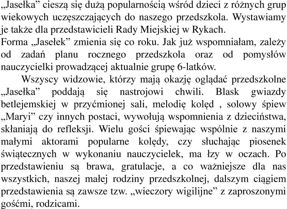 Wszyscy widzowie, którzy mają okazję oglądać przedszkolne Jasełka poddają się nastrojowi chwili.