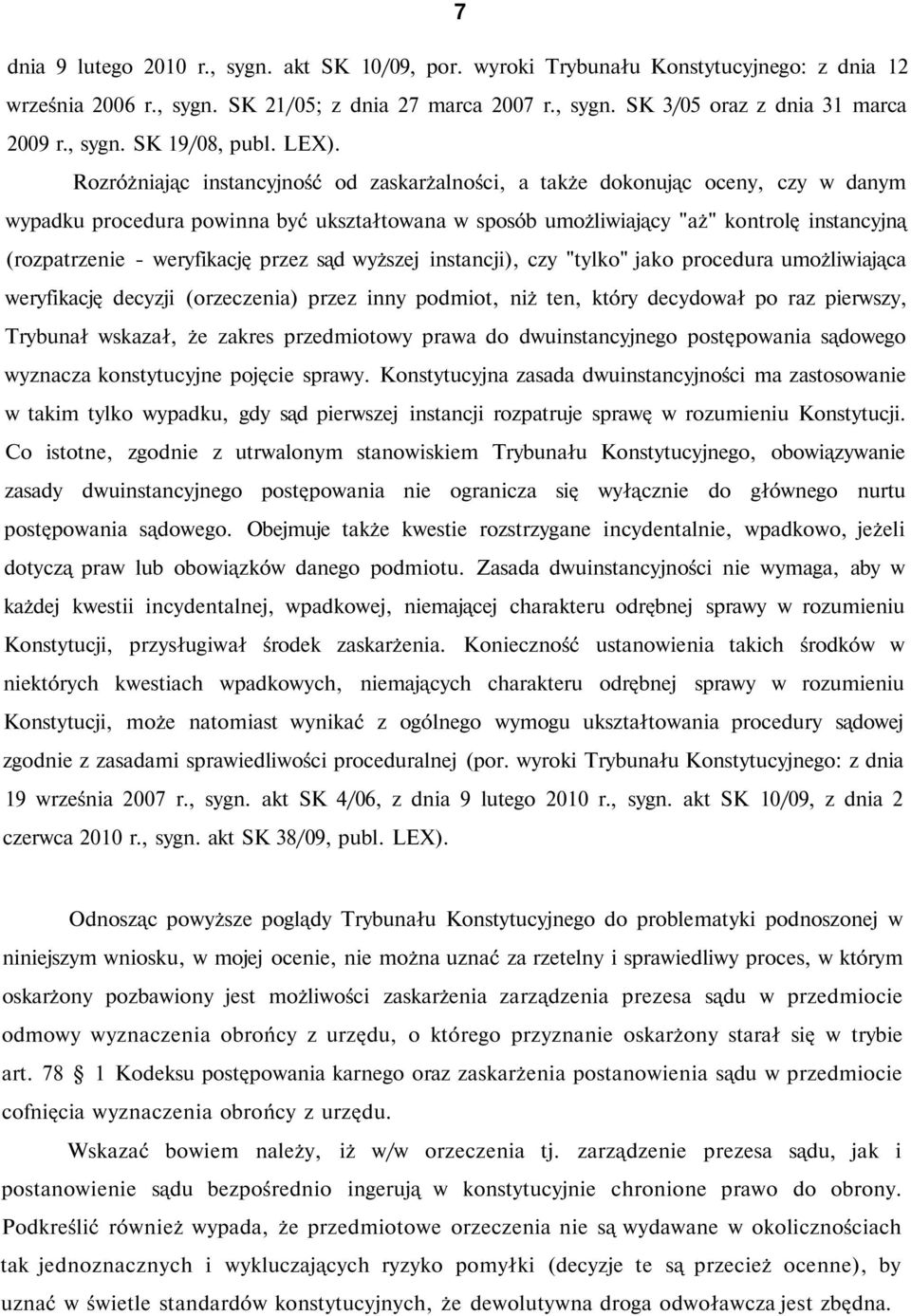 Rozróżniając instancyjność od zaskarżalności, a także dokonując oceny, czy w danym wypadku procedura powinna być ukształtowana w sposób umożliwiający "aż" kontrolę instancyjną (rozpatrzenie -