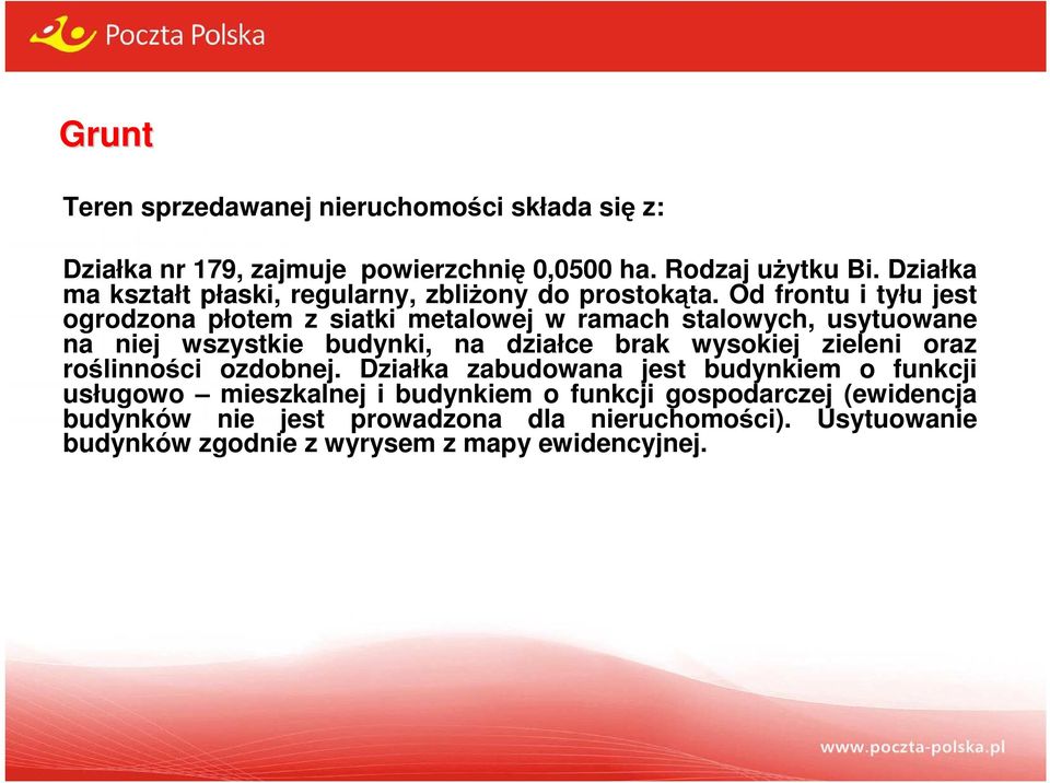 Od frontu i tyłu jest ogrodzona płotem z siatki metalowej w ramach stalowych, usytuowane na niej wszystkie budynki, na działce brak wysokiej