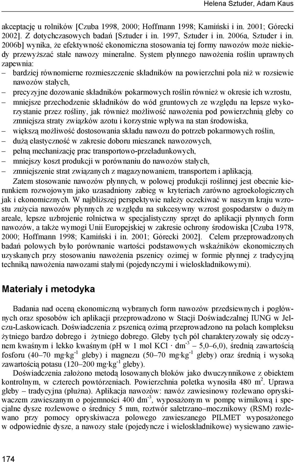 System płynnego nawożenia roślin uprawnych zapewnia: bardziej równomierne rozmieszczenie składników na powierzchni pola niż w rozsiewie nawozów stałych, precyzyjne dozowanie składników pokarmowych