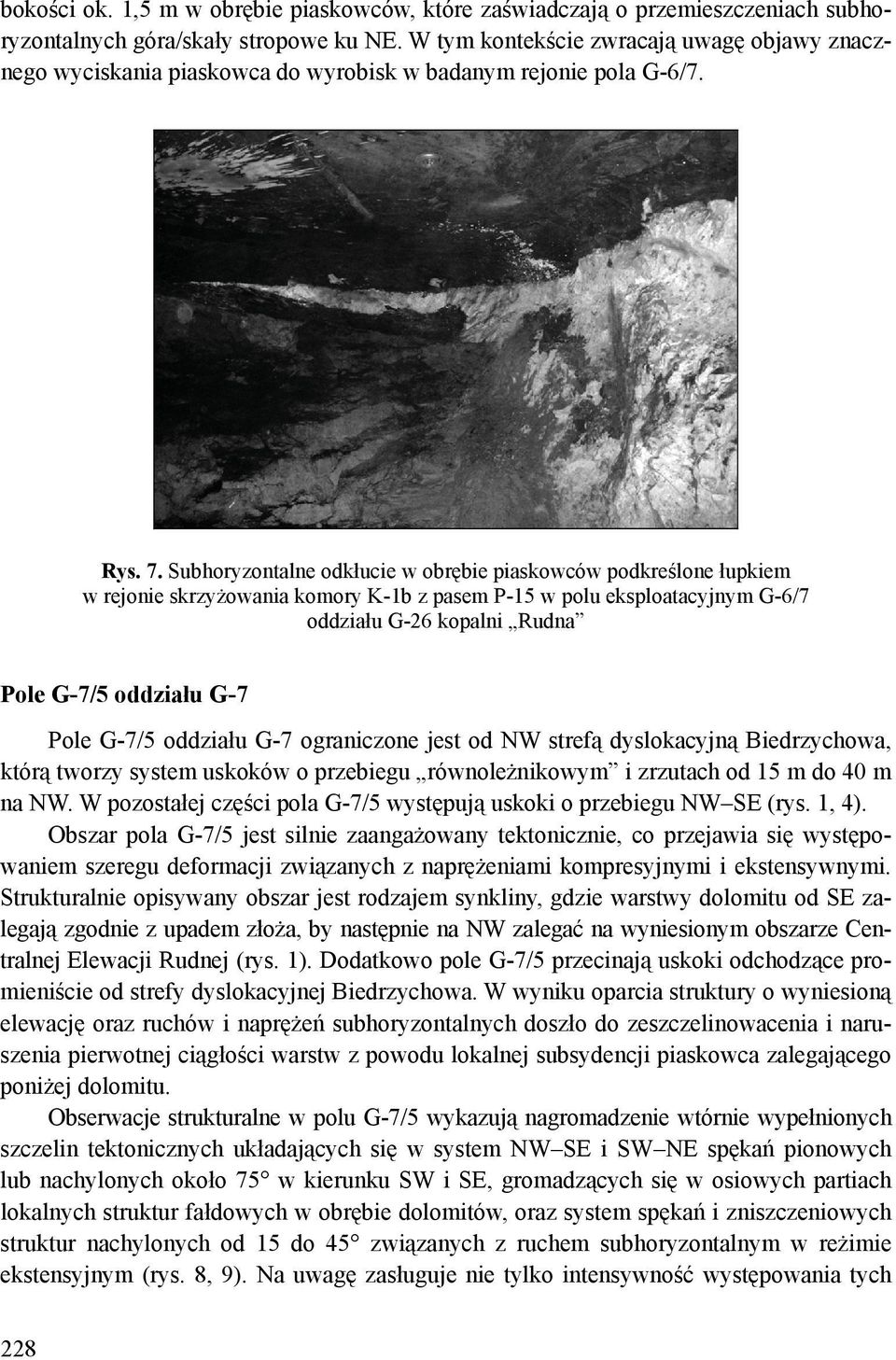 Subhoryzontalne odkłucie w obrębie piaskowców podkreślone łupkiem w rejonie skrzyżowania komory K-1b z pasem P-15 w polu eksploatacyjnym G-6/7 oddziału G-26 kopalni Rudna Pole G-7/5 oddziału G-7 Pole