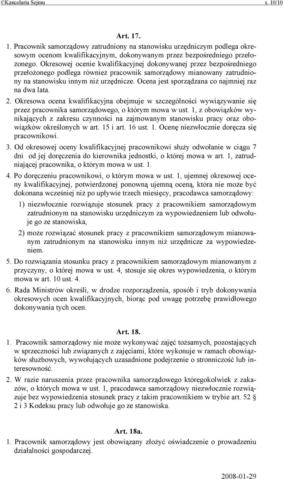 Ocena jest sporządzana co najmniej raz na dwa lata. 2. Okresowa ocena kwalifikacyjna obejmuje w szczególności wywiązywanie się przez pracownika samorządowego, o którym mowa w ust.