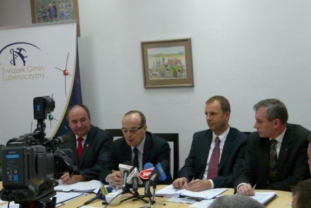POZOSTAŁE DZIAŁANIA organizacja debaty na temat minimalizacji ryzyka powodziowego w dorzeczu Wisły sprzeciw wobec likwidacji Sądów Rejonowych przekazanie na ręce Ministra Sprawiedliwości 17.