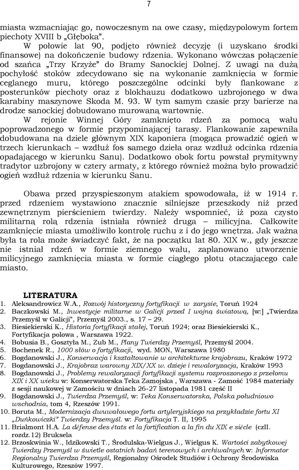 Z uwagi na dużą pochyłość stoków zdecydowano się na wykonanie zamknięcia w formie ceglanego muru, którego poszczególne odcinki były flankowane z posterunków piechoty oraz z blokhauzu dodatkowo
