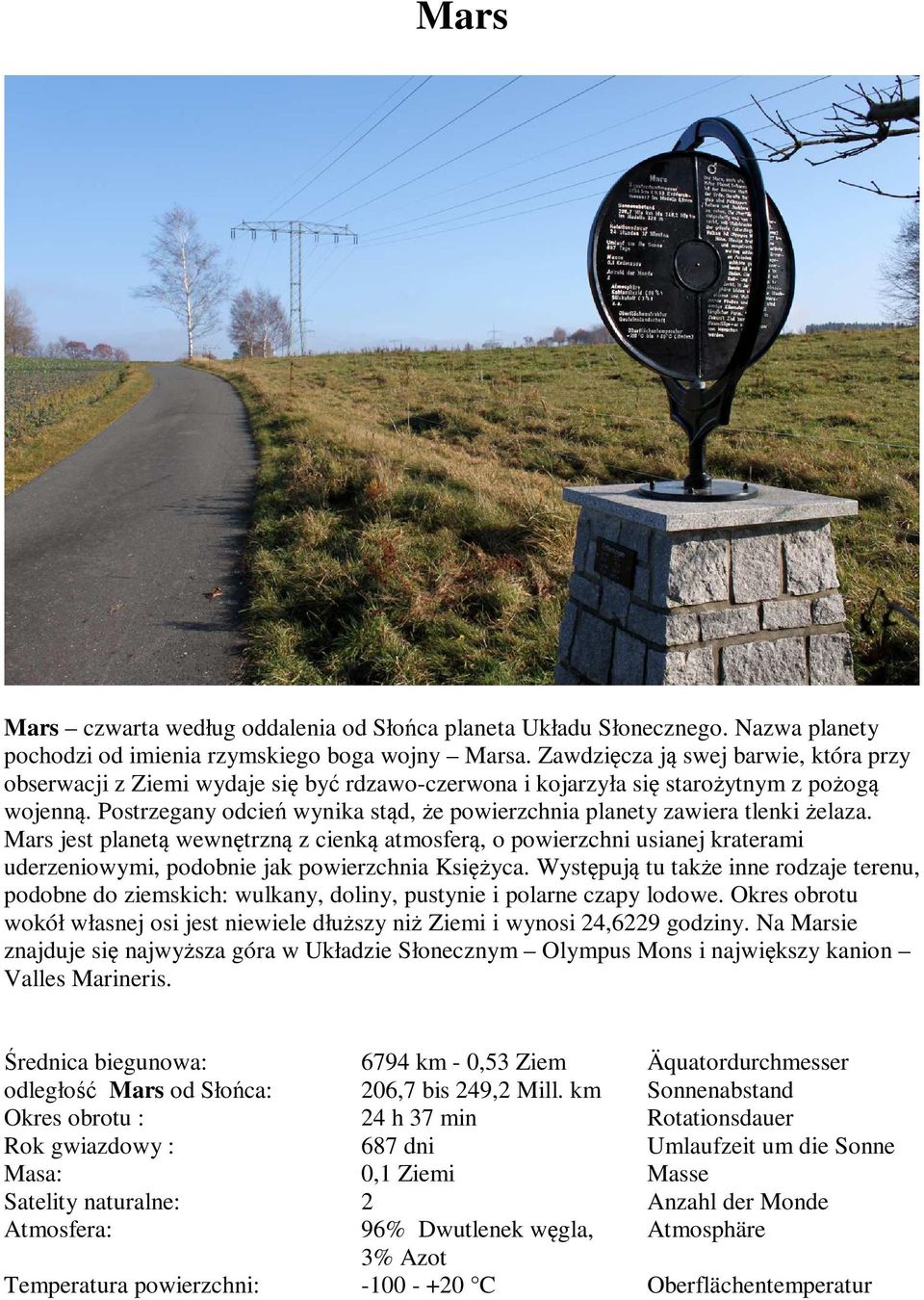 Postrzegany odcień wynika stąd, że powierzchnia planety zawiera tlenki żelaza.