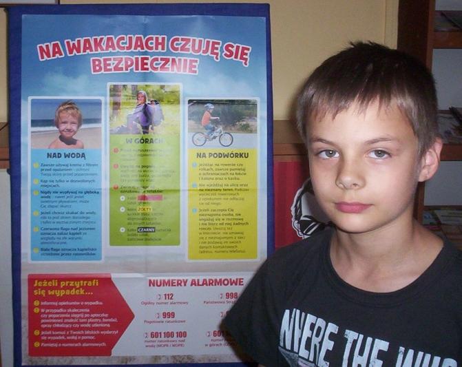 RODZINNE ZABAWY W KLASIE 2 b Dziś byliśmy w bibliotece szkolnej. Rozmawialiśmy o bezpiecznych wakacjach.