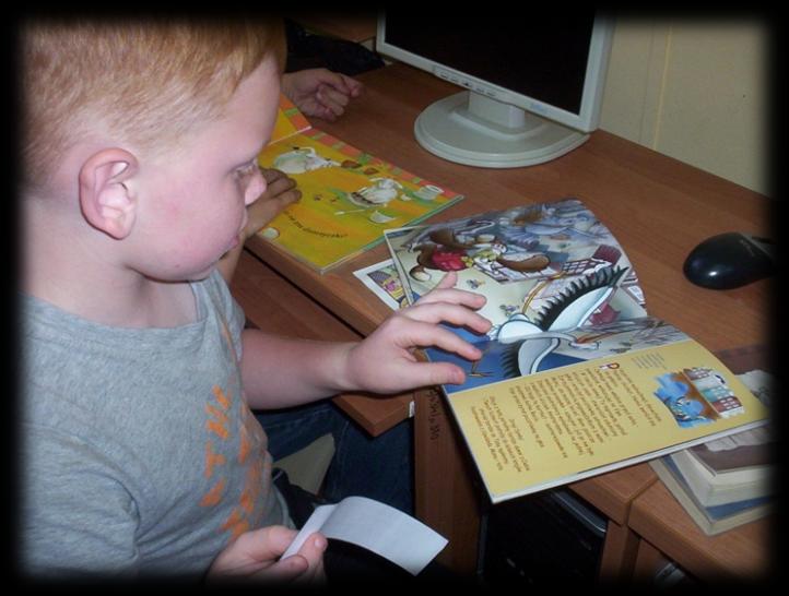 Pani Bibliotekarka powiedziała nam o Tygodniu Bibliotek. Jest to święto książek. Pani podzieliła nas na grupy i odpowiadaliśmy na pytania. Na zakończenie dostaliśmy zakładki do książek.