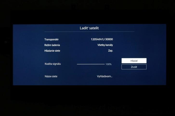 0,8W, Transpondér je 12054,H,30000, Režim ladenia je nastavený na všetky kanály, a zapnite Hľadanie siete. 6.