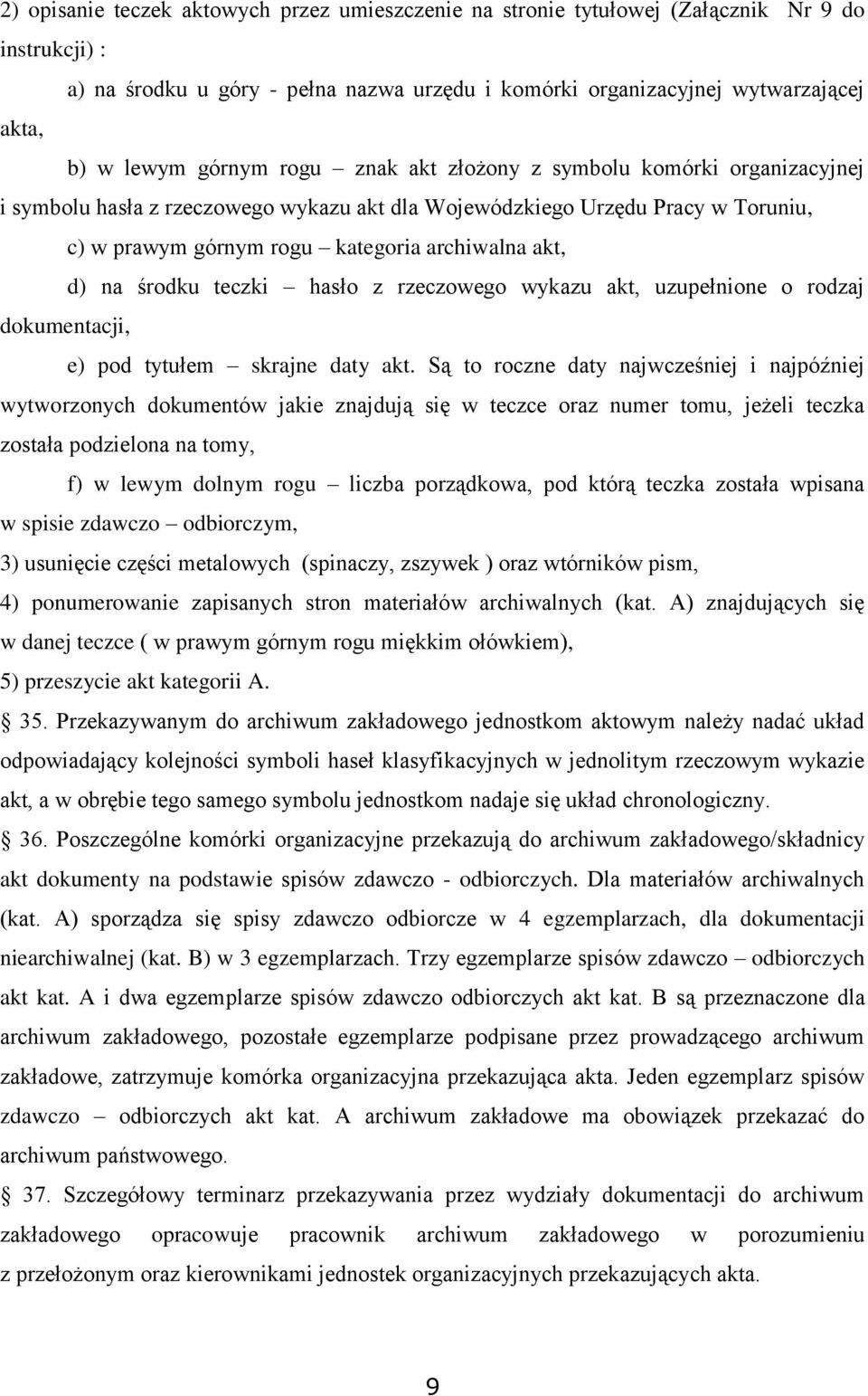 środku teczki hasło z rzeczowego wykazu akt, uzupełnione o rodzaj dokumentacji, e) pod tytułem skrajne daty akt.