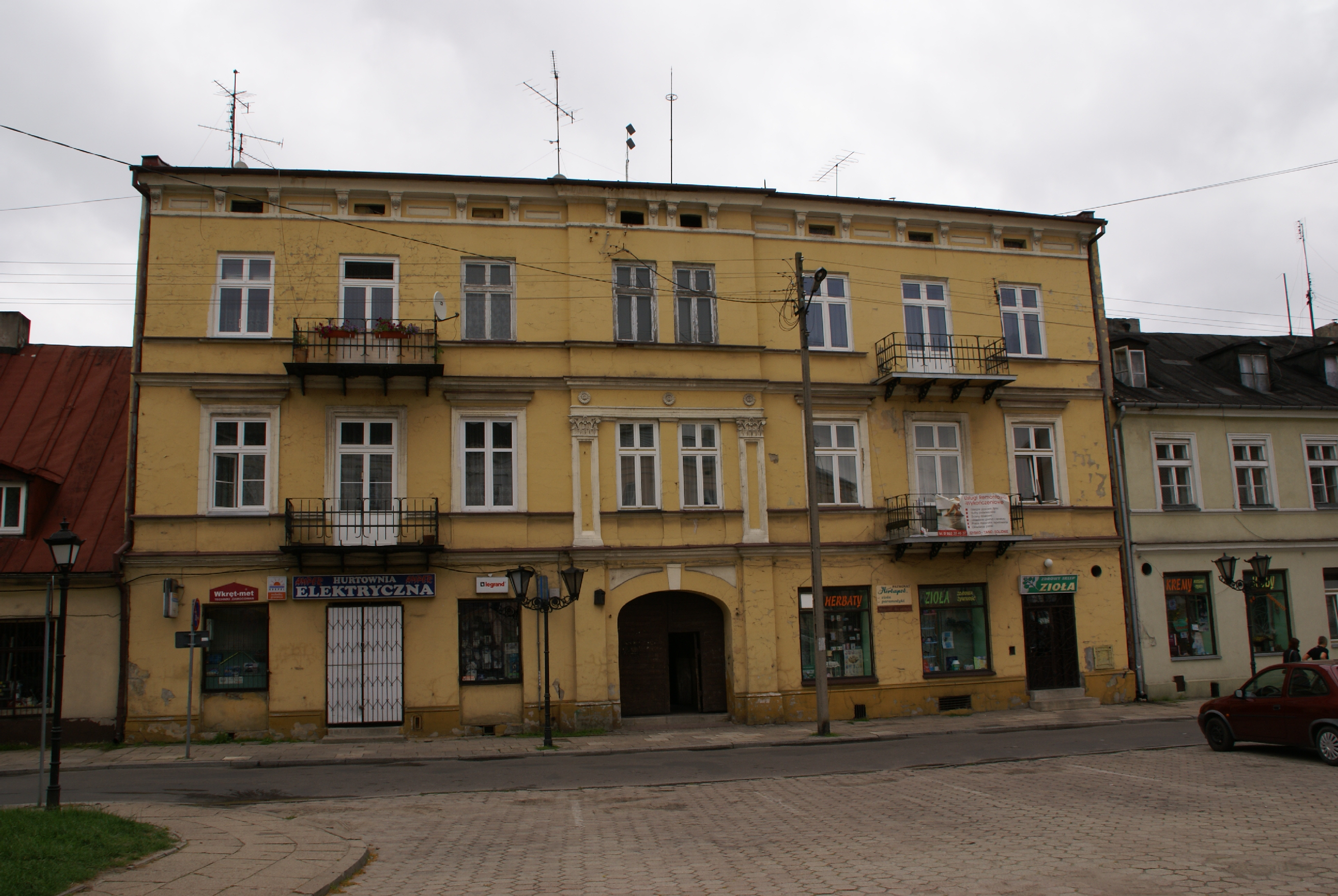 LOKALIZACJA: Piotrków Tryb. ul. Plac Czarnieckiego 8 działka o nr ewid.: 72/1 obr.
