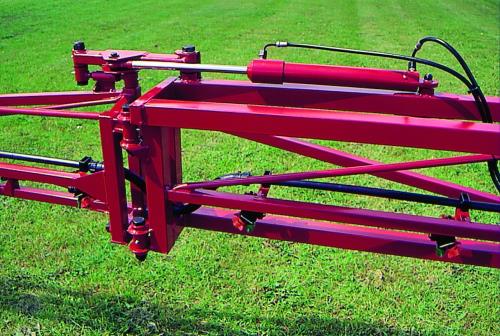 Mechanizm składania belki polowej: nieuszkodzony, funkcjonuje prawidłowo.