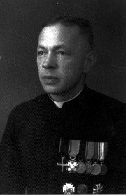 Współpracował z siostrą Heleną i jej mężem Piotrem Stefańskim, bratem ks. ppłka Józefa Stefańskiego ps. Pius, który był kapelanem Armii Krajowej Podokręgu Rzeszów.
