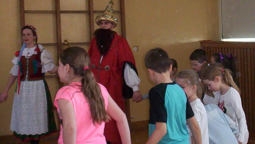 Pani Muzyka przypomniała nam tańce narodowe i legendy krakowskie. Jedna z nich była o hejnale. Dawno temu hejnał był grany w Krakowie, gdy zbliżał się wróg.