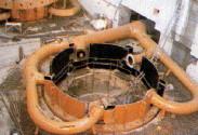 TURBINA PELTONA o osi pionowej 7 6 5 9 8 Rys. 3.7. Przekrój elektrowni z turbiną Peltona.