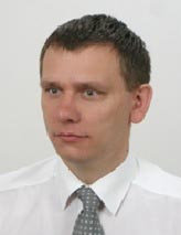 Absolwent Uniwersytetu Wrocławskiego oraz Wyższej Szkoły Bankowej we Wrocławiu.