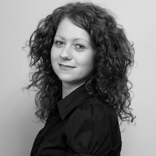 Doradca zawodowy, trener, wykładowca TEB Edukacja. Ukończyła studia magisterskie na Wydziale Prawa i Administracji, Podyplomowe Menedżerskie oraz Doradztwo Zawodowe i Coaching Kariery.
