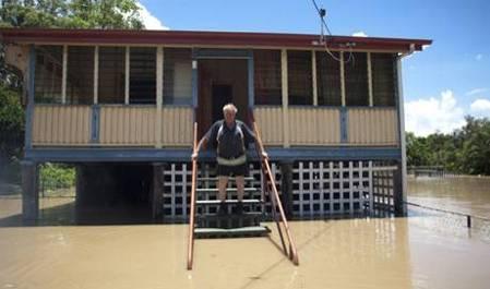 Ewolucja metod ochrony przed powodzią Cox Rayner flood proof Queenslander, źródło:http://designbuildsource.
