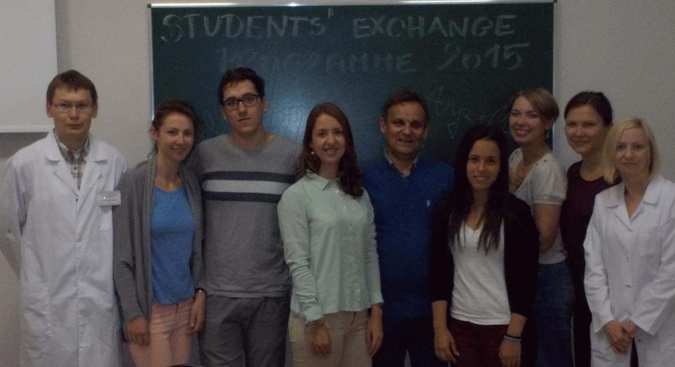 W lipcu bieżącego roku studenci farmacji: Diogo Andrè Pinto Ferraz (Portugalia) Jelena Marić (Serbia) Anja Misic (Serbia) odbyli praktykę wakacyjną w Katedrze i Zakładzie Farmacji Fizycznej i