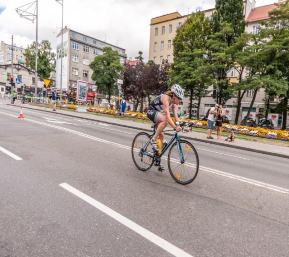 Sekcja triathlonu Triathlon to wszechstronna dyscyplina sportowa będąca połączeniem pływania, kolarstwa i biegania.