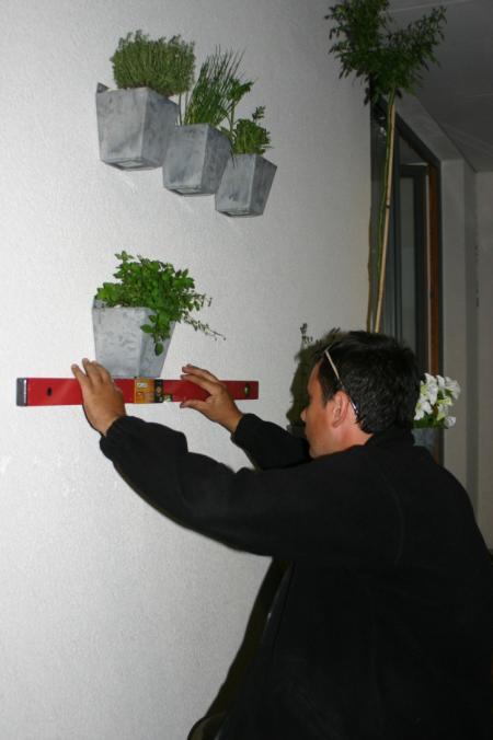 Balkon z ogródkiem ziołowym