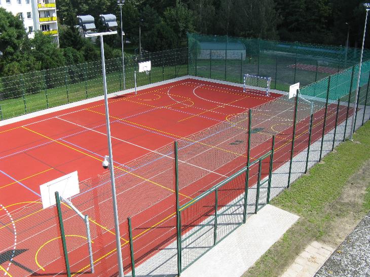 Inwestycje zrealizowane w roku szkolnym 2015/2016: Budowa wind dla niepełnosprawnych w: Szkole Podstawowej Nr 11, ul. Poleska 27 Zespole Szkół Nr 16, ul.