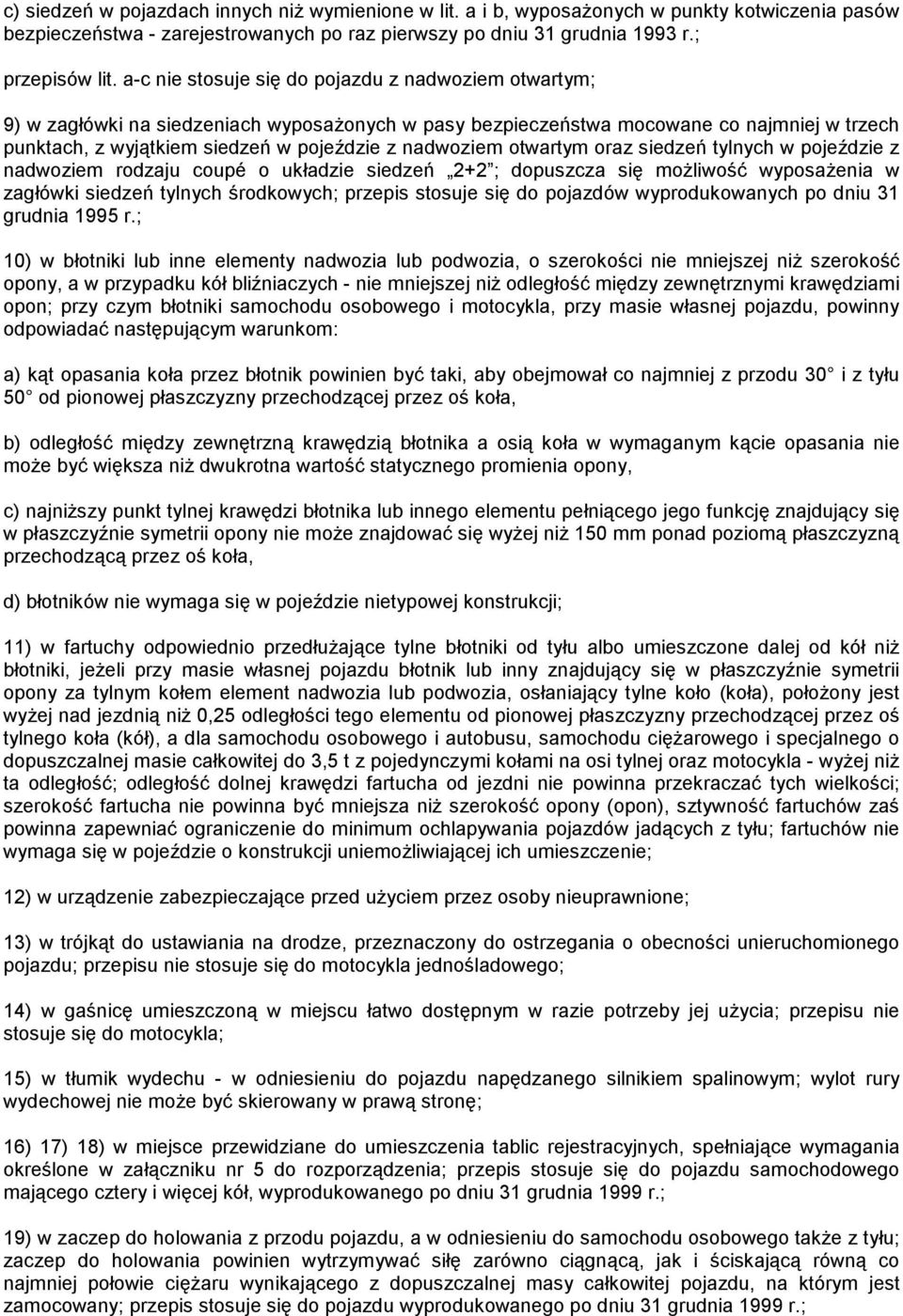 nadwoziem otwartym oraz siedzeń tylnych w pojeździe z nadwoziem rodzaju coupé o układzie siedzeń 2+2 ; dopuszcza się możliwość wyposażenia w zagłówki siedzeń tylnych środkowych; przepis stosuje się