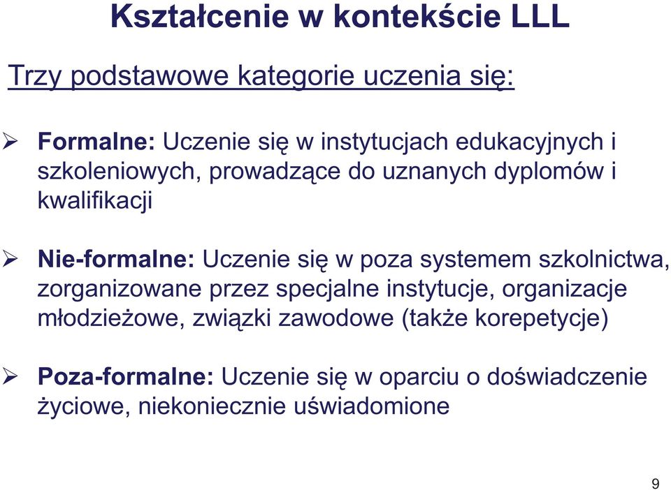 poza systemem szkolnictwa, zorganizowane przez specjalne instytucje, organizacje młodzieżowe, związki