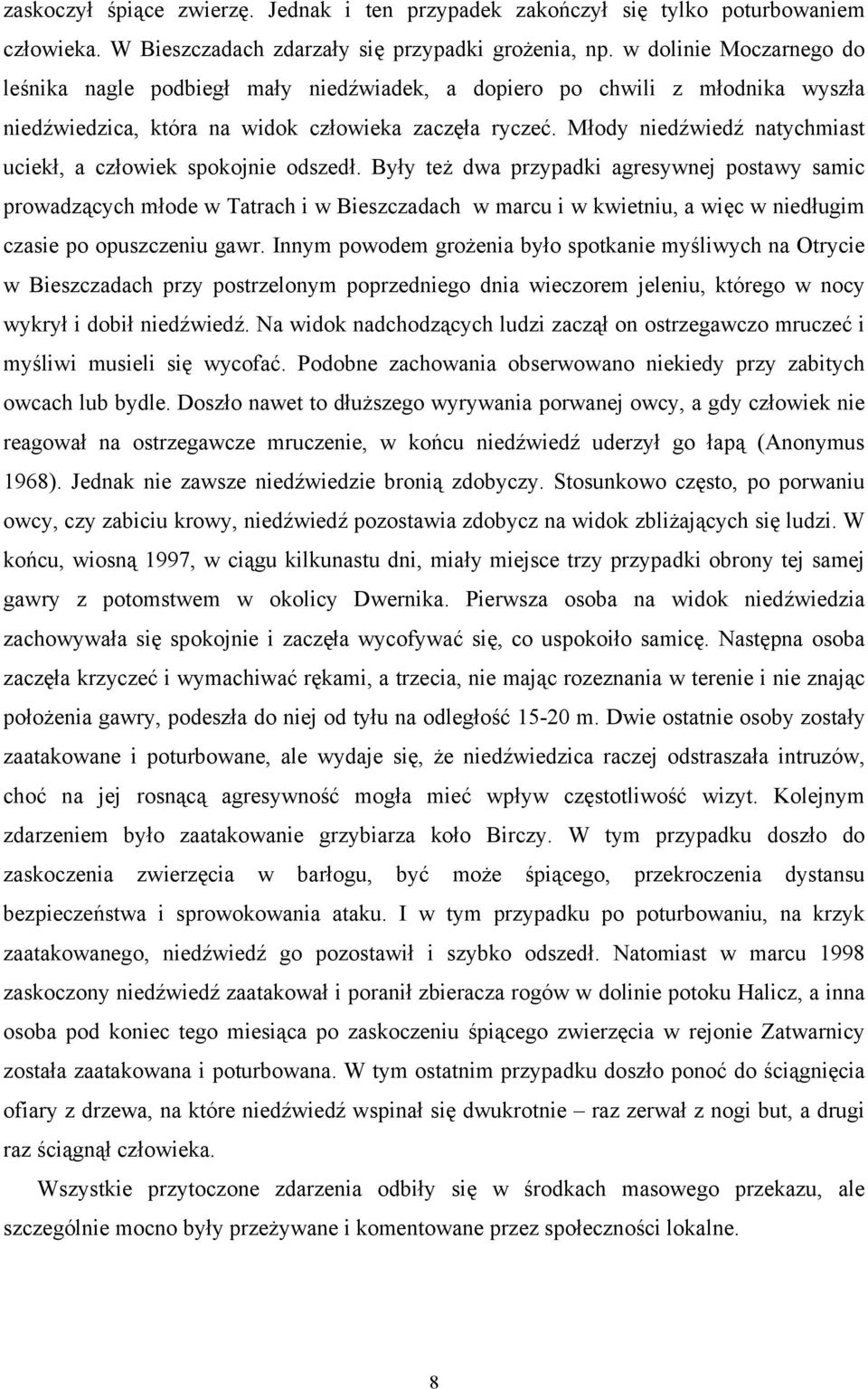 Młody niedźwiedź natychmiast uciekł, a człowiek spokojnie odszedł.
