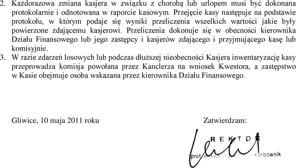 Przeliczenia dokonuje się w obecności kierownika Działu Finansowego lub jego zastępcy i kasjerów zdającego i przyjmującego kasę lub komisyjnie. 3.