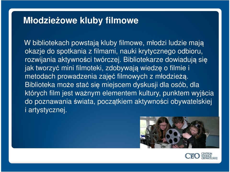 Bibliotekarze dowiadują się jak tworzyć mini filmoteki, zdobywają wiedzę o filmie i metodach prowadzenia zajęć filmowych z