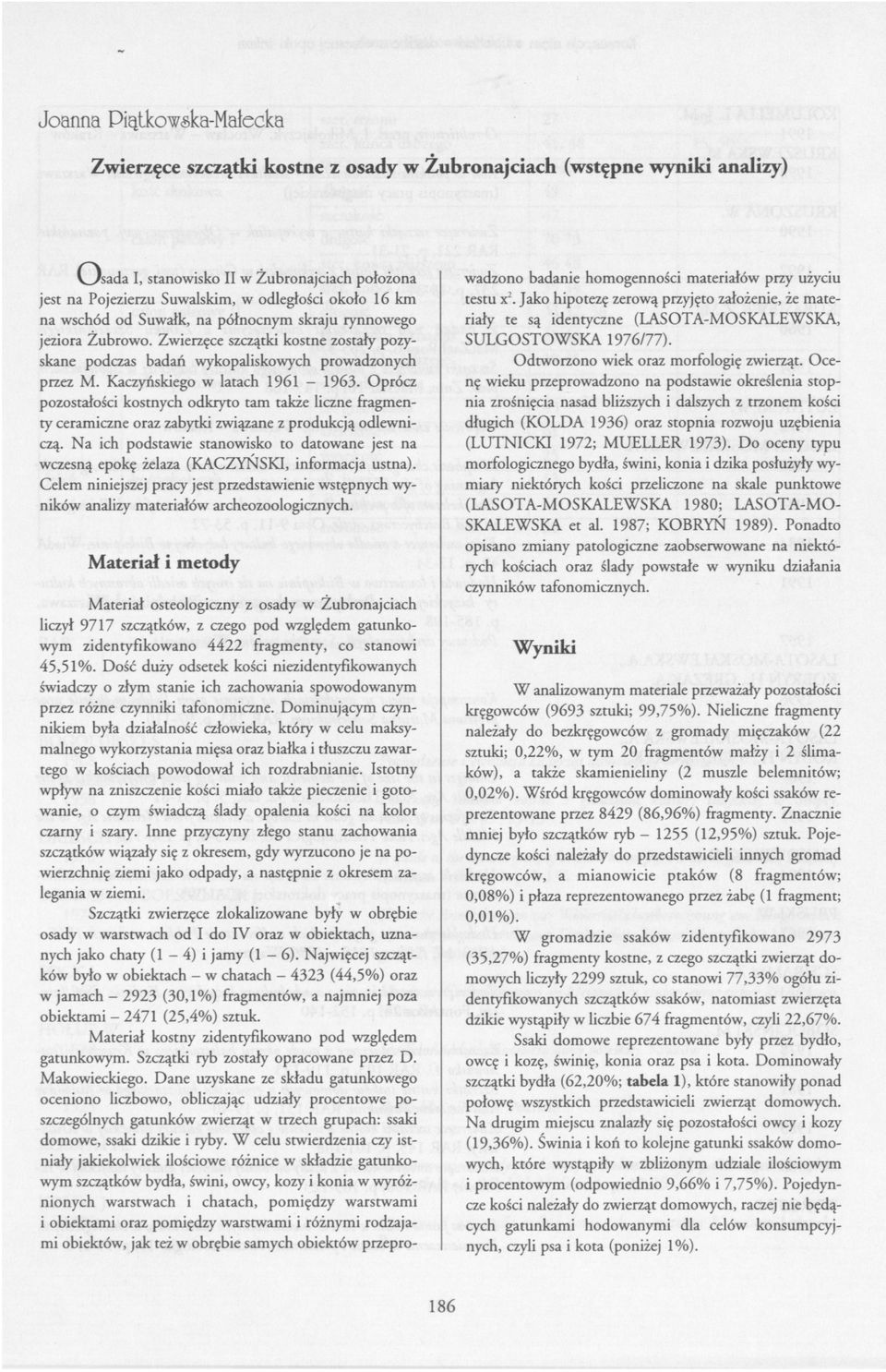 Ocenę wieku przeprowadzono na podstawie określenia stopnia zrośnięcia nasad bliższych i dalszych z trzonem kości długich (KOLDA 1936) oraz stopnia rozwoju uzębienia (LUTNICKI 1972; M U E L L E R