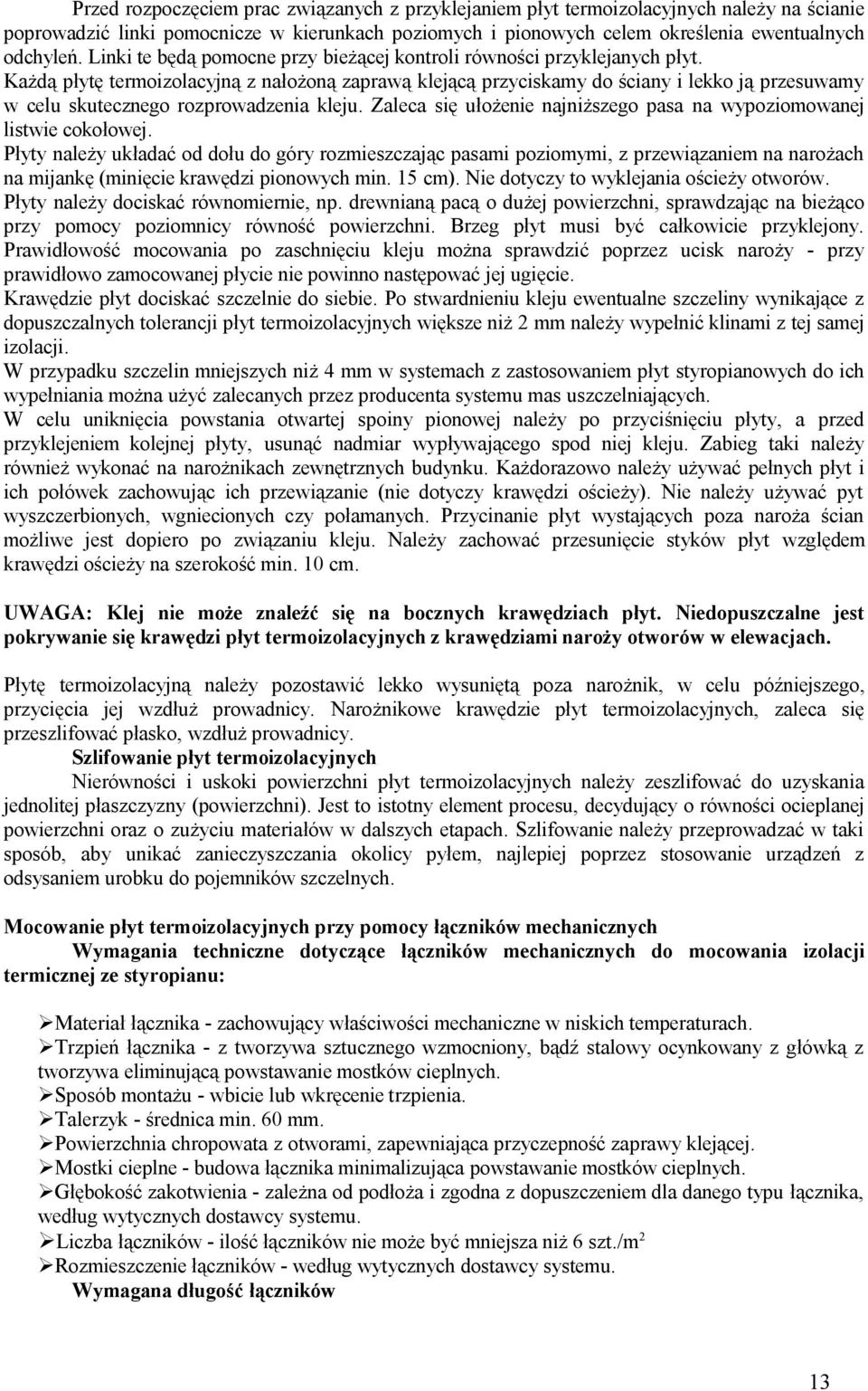 Każdą płytę termoizolacyjną z nałożoną zaprawą klejącą przyciskamy do ściany i lekko ją przesuwamy w celu skutecznego rozprowadzenia kleju.