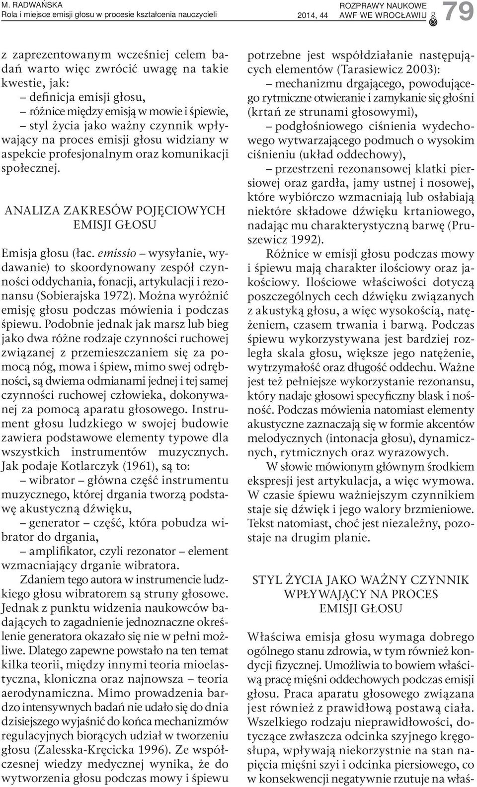 Analiza zakresów pojęciowych emisji głosu Emisja głosu (łac. emissio wysyłanie, wydawanie) to skoordynowany zespół czynności oddychania, fonacji, artykulacji i rezonansu (Sobierajska 1972).