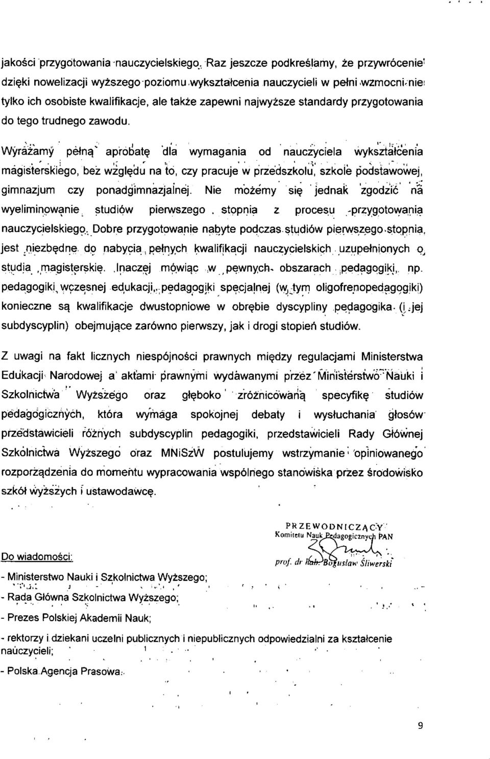 Wyrazamy peln^" aprobat^ dia wymagania od nauczyciela wyksztalcenia magisterskiego, bez wzgl^du na to, czy pracuje w przedszkolu, szkoie fjodstawowej, gimnazjum czy ponadgimnazjalnej.