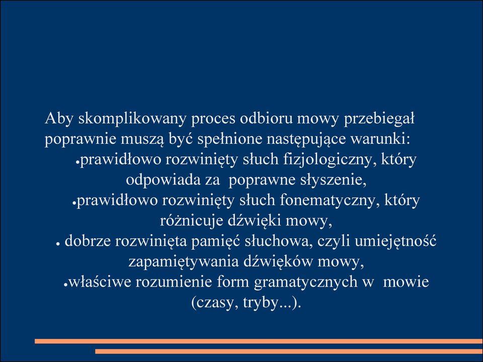 rozwinięty słuch fonematyczny, który różnicuje dźwięki mowy, dobrze rozwinięta pamięć słuchowa,