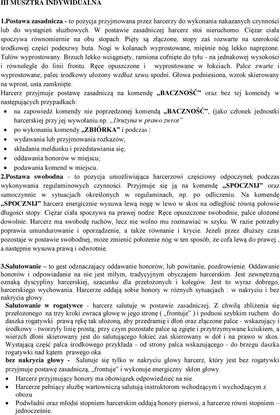 Tułów wyprostowany. Brzuch lekko wciągnięty, ramiona cofnięte do tyłu - na jednakowej wysokości i równolegle do linii frontu. Ręce opuszczone i wyprostowane w łokciach.