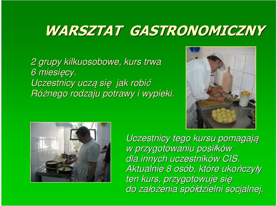 Uczestnicy tego kursu pomagają w przygotowaniu posiłków dla innych uczestników