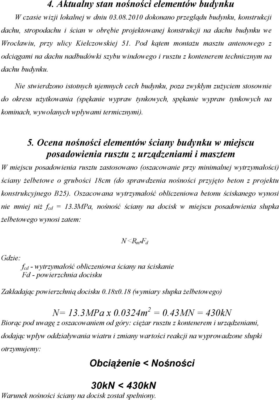 Pod kątem montażu masztu antenowego z odciągami na dachu nadbudówki szybu windowego i rusztu z kontenerem technicznym na dachu budynku.