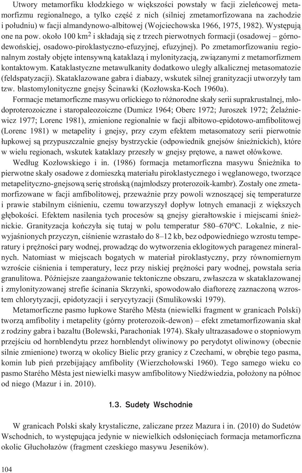 oko³o 100 km 2 i sk³adaj¹ siê z trzech pierwotnych formacji (osadowej górnodewoñskiej, osadowo-piroklastyczno-efuzyjnej, efuzyjnej).