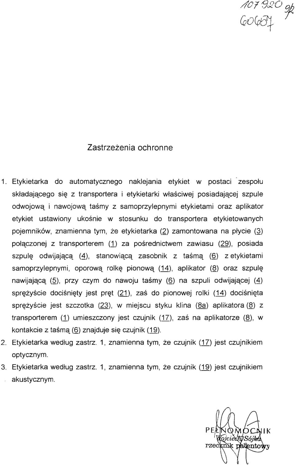 oraz aplikator etykiet ustawiony ukośnie w stosunku do transportera etykietowanych pojemników, znamienna tym, że etykietarka (2) zamontowana na płycie (3) połączonej z transporterem (1) za