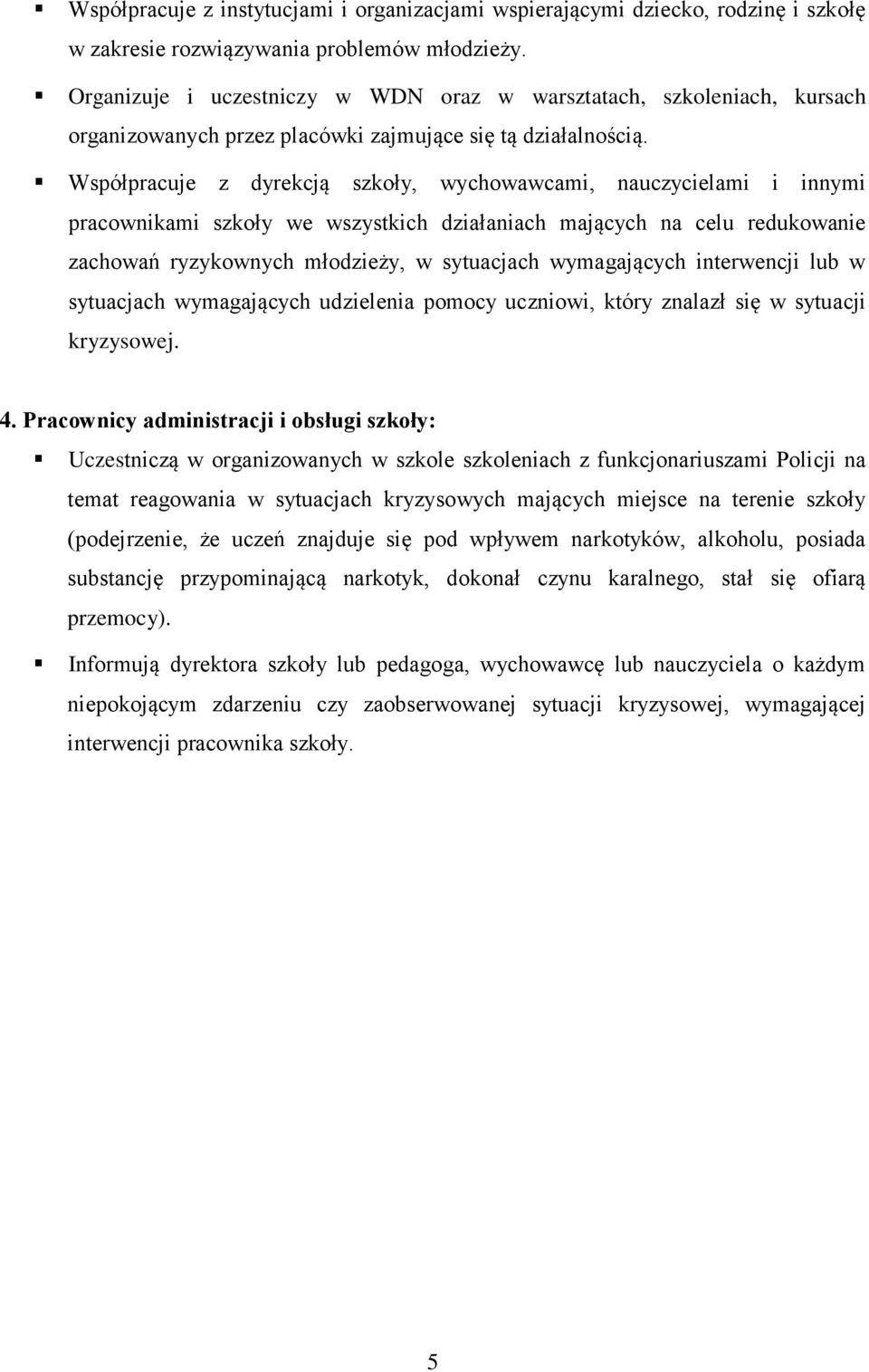 Współpracuje z dyrekcją szkoły, wychowawcami, nauczycielami i innymi pracownikami szkoły we wszystkich działaniach mających na celu redukowanie zachowań ryzykownych młodzieży, w sytuacjach