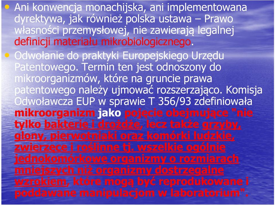 Komisja Odwoławcza EUP w sprawie T 356/93 zdefiniowała mikroorganizm jako pojęcie obejmujące "nie tylko bakterie i drożdże, lecz także grzyby, glony, pierwotniaki oraz komórki