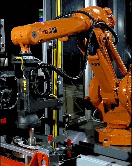 Zadanie diagnostyczne robota przedstawionego na rysunku 5 polega na zbadaniu kilkunastu parametrów silnika produkowanego na tej linii.