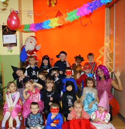 4 Dzieci ze Smyka wraz z wychowawczyniami wspólnie postanowiły sprawić choć odrobinę radości swoim rówieśnikom na Ukrainie.