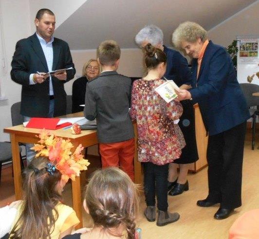 Pani Stefania Bryła prezes Stowarzyszenia Społeczno-Kulturalnego