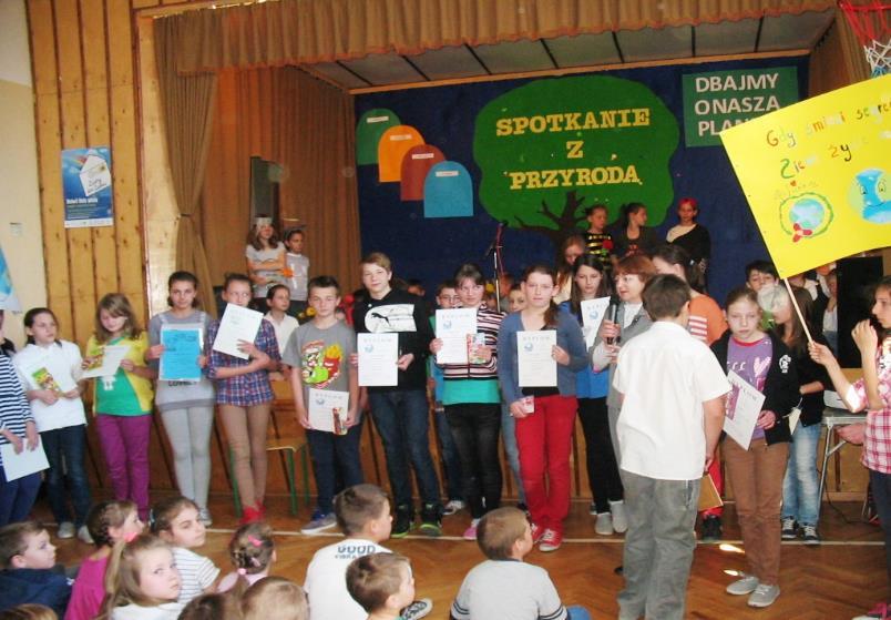 Współpraca z fundacjami ekologicznymi Uczymy, jak dbać o naszą planetę PSP w Mokrzyskach w zakresie działań ekologicznych współpracuje z dwoma fundacjami: