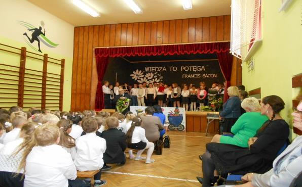 Współpraca szkoły ze Stowarzyszeniem polega na udziale w szkolnych obchodach rocznic: Dzień Edukacji Narodowej, Święto Odzyskania Niepodległości, Święto Patrona