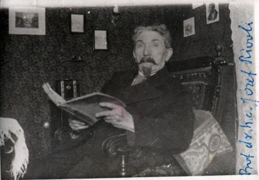 Prof. Józef Rivoli, pomimo podeszłego wieku, służył radą i pomocą, prowadził wykłady z geografii leśnictwa, pełnił też funkcję prodziekana. Prof. Józef Rivoli (www.wles.up.poznan.