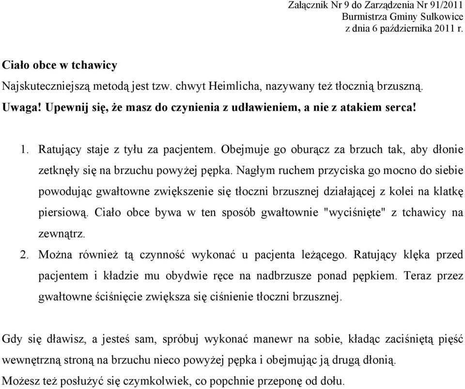 Nagłym ruchem przyciska go mocno do siebie powodując gwałtowne zwiększenie się tłoczni brzusznej działającej z kolei na klatkę piersiową.