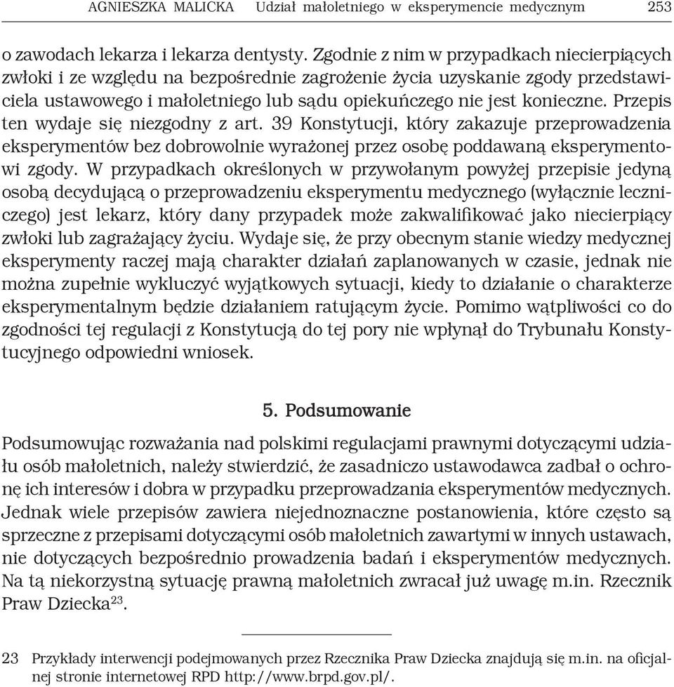 Przepis ten wydaje się niezgodny z art. 39 Konstytucji, który zakazuje przeprowadzenia eksperymentów bez dobrowolnie wyrażonej przez osobę poddawaną eksperymentowi zgody.